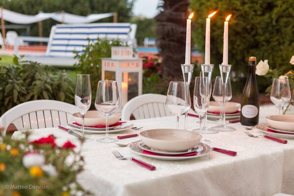 Outdoor dining