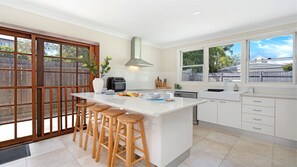 Gillian | Kitchen | 2km to local supermarket
