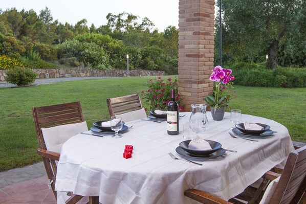 Outdoor dining