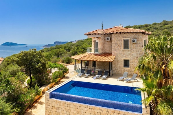 Beautiful villa with private pool and terrace with sea views
