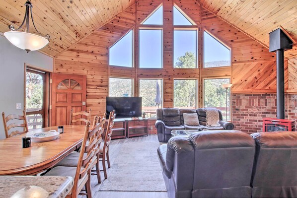 Frazier Park Vacation Rental | 3BR | 2.5BA | Stairs Required | 2,200 Sq Ft