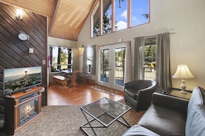 Cabin 3 Living Room (1)