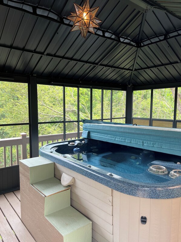 Indoor spa tub