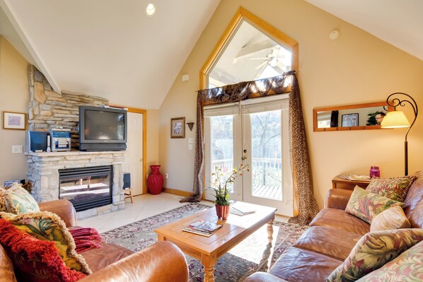 Lake Lure Vacation Rental | 2BR | 1.5BA | 1,100 Sq Ft | Stairs to Access