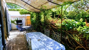 Terrasse du Gîte Glycine aux Coquilloux à Montpellier