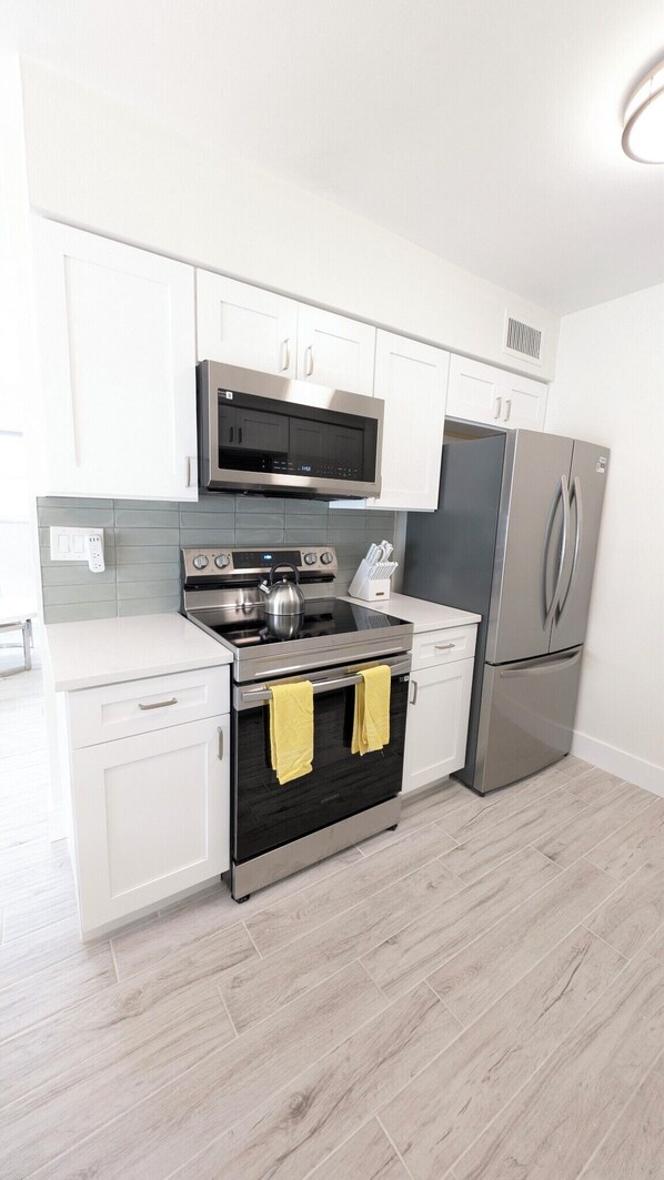 NEW NEW! Brand NEW Renovated kitchen 