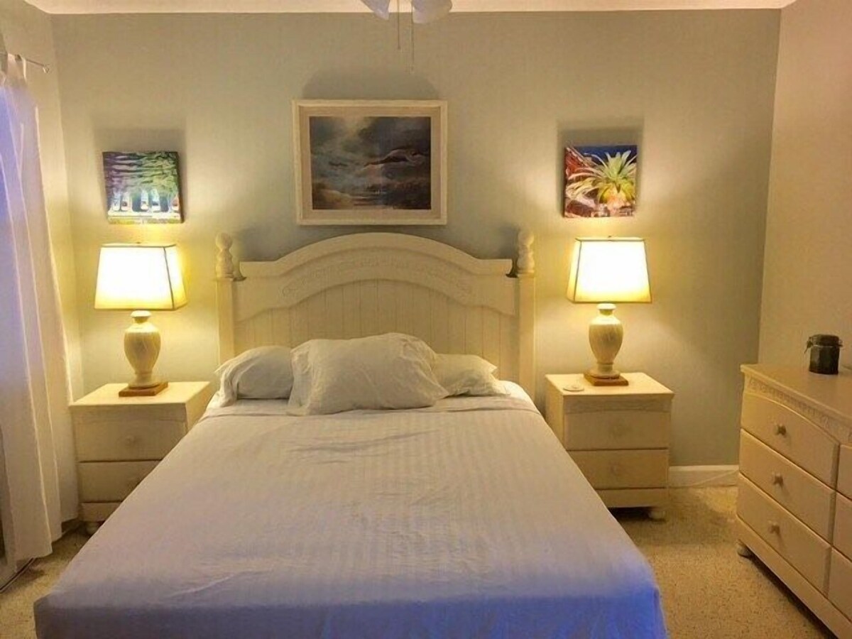 Seabreeze Blue unit 3 1bed 1bath + Queen Sleeper