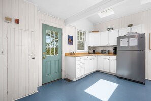 Entry into kitchen