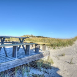 Deck and private access to the beach.