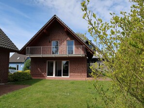 Plante, Nuage, Ciel, Bâtiment, Fenêtre, Maison, Bois, Lot Terre, Arbre, Herbe