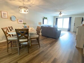 Living Room/Dining Area
