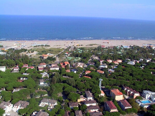 Himmel, Eigentum, Wasser, Urban Design, Haus, Gebäude, Biome, Landschaft, Horizont, Natürliche Landschaft