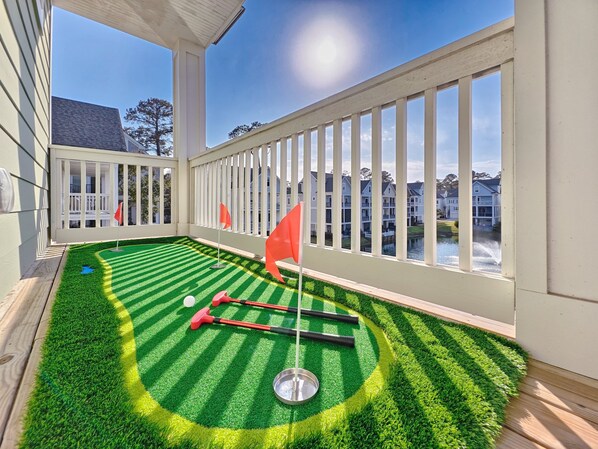 Putting green in Master Balcony