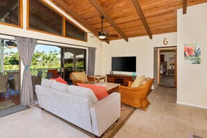 Living area with lanai access
