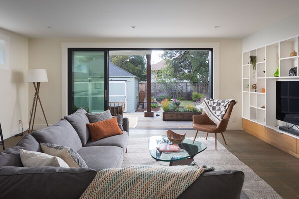 Open the big doors and connect the outdoor and indoor spaces 