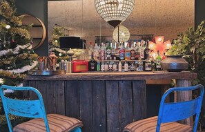 Bar (in der Unterkunft)