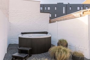 Jacuzzi in the garden