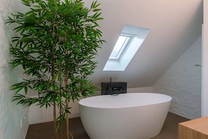 Heavenly standalone bathtub