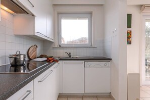 Modern kitchen (fully equipped)