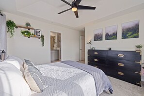 Bedroom 2 | Queen Bed with Ensuite Bath (second level)