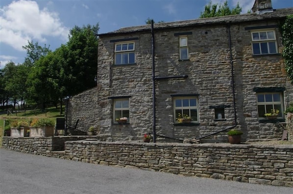 Hill Top Cottage in Walden dale near West Burton in the Yorkshire Dales