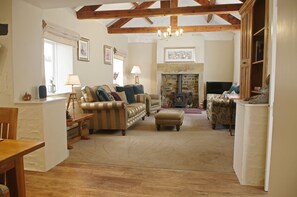 Beautiful and spacious lounge with wood burning stove at Forge Cottage in Masham