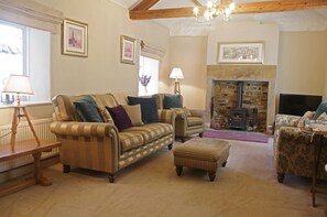 Beautiful and spacious lounge with wood burning stove at Forge Cottage in Masham