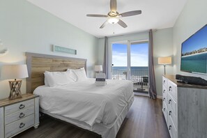 23-Majestic-Sun-302B-Primary-Bedroom