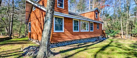 Tannersville Vacation Rental | 1BR | 1BA | Stairs Required | 800 Sq Ft