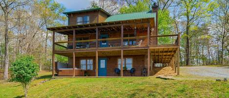 Mineral Bluff Vacation Rental | 3BR | 3BA | 1,872 Sq Ft | Stairs Required