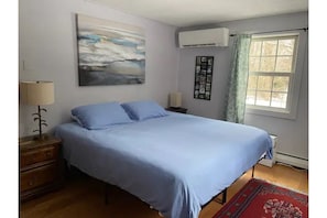 Master bedroom (King)