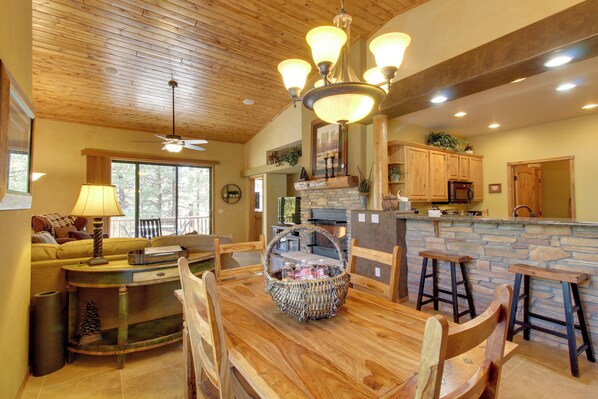 Show Low Vacation Rental | 3BR | 2BA | 1,540 Sq Ft | 1 Step Required for Access
