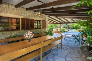 Outdoor dining