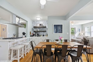 Dining room with coffee nook 