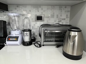 Small kitchen appliances.