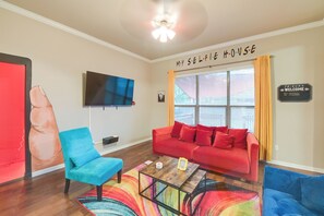 Living Room | Full Sleeper Sofa | Free WiFi | Smart TV w/ Streaming Services