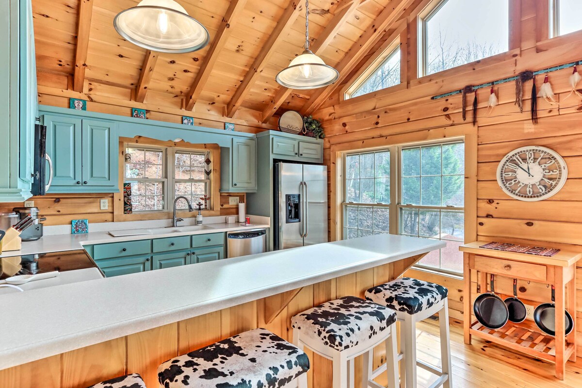 Blue Ridge Mtns Cabin w/ Deck & Game Room!