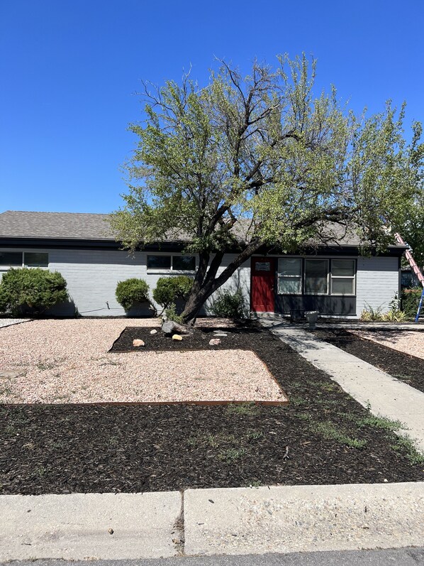 One level home in quiet, suburban neighborhood 