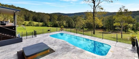 Valley View, Hot Tub & Swimming Pool