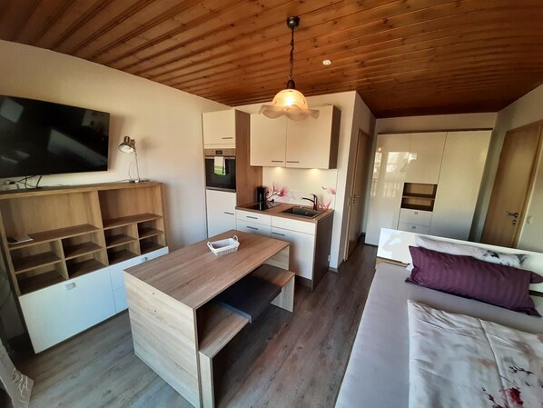 Einzelzimmerappartement OG mit Balkon-Einzelzimmer OG