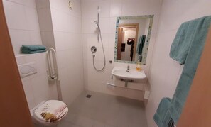 Einzelzimmerappartement OG mit Balkon-1-Zi Ferienwohnung O