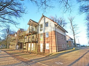 Ansicht Seite Parkplatz