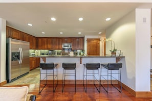 4001 Northstar Dr Unit 404-print-010-014-Interior-3360x2240-300dpi