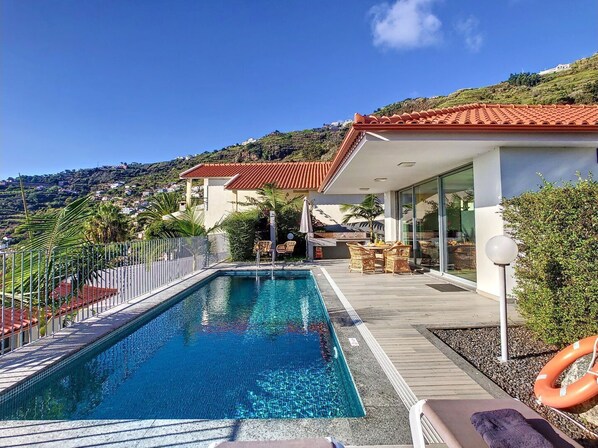 Stunning Calheta Villa Facade: Infinity Pool, Ocean & Mountain Views - A Paradise Awaits #arcodacalheta #mountains #casainês