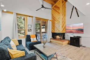 Serene Vacation Getaway Living Room