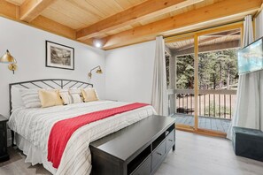 Bedroom 2, King, Sleeps 2