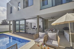 Outside dining area, barbecue, worktop with sink, and outside seating area