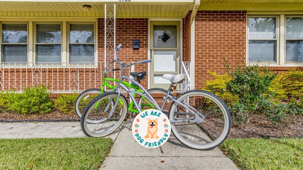 Embark on a scenic adventure, with this vacation home offering two bicycles to explore the local sights and sounds effortlessly.