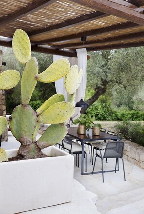 Al fresco dining