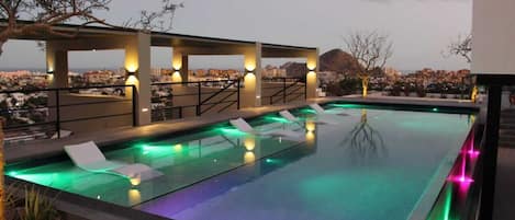 Pool at the rooftop 